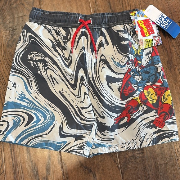 NWT boys Marvel swim trunks 5/6 - Picture 1 of 4